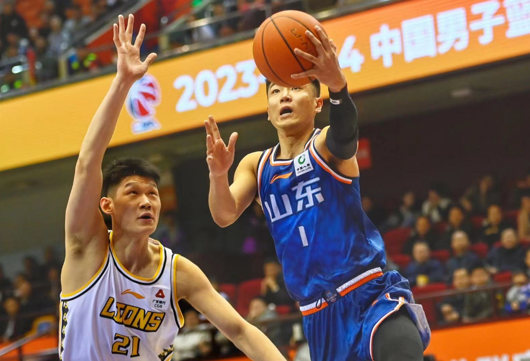 爱游戏-成都蓉城发布备战花絮，加时末段更衣室发声，CBA常规赛任务艰巨，细节决定成败的简单介绍