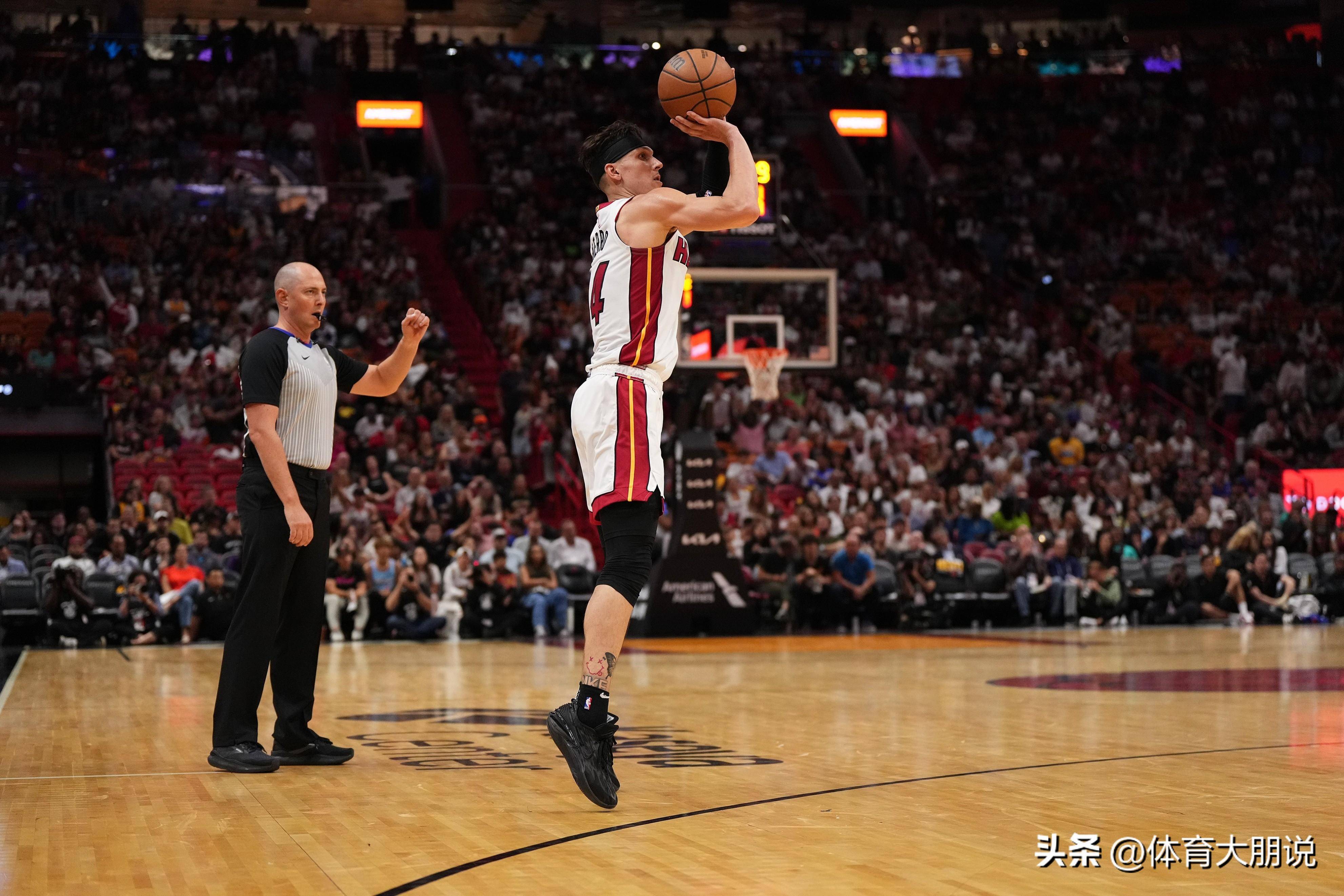 爱游戏官方网站-包含今夜底特律活塞备战CBA季后赛，篮板制胜细节曝光，震撼外界，细节决定成败的词条