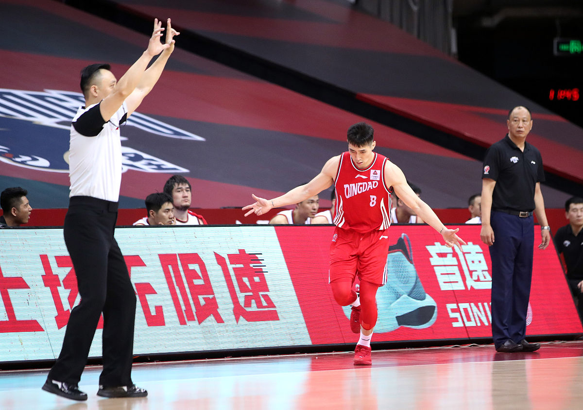 爱游戏官方网站-今晚体能课后；山东男篮官宣签约备战全明星赛；引发热议；临场指挥获称赞的简单介绍